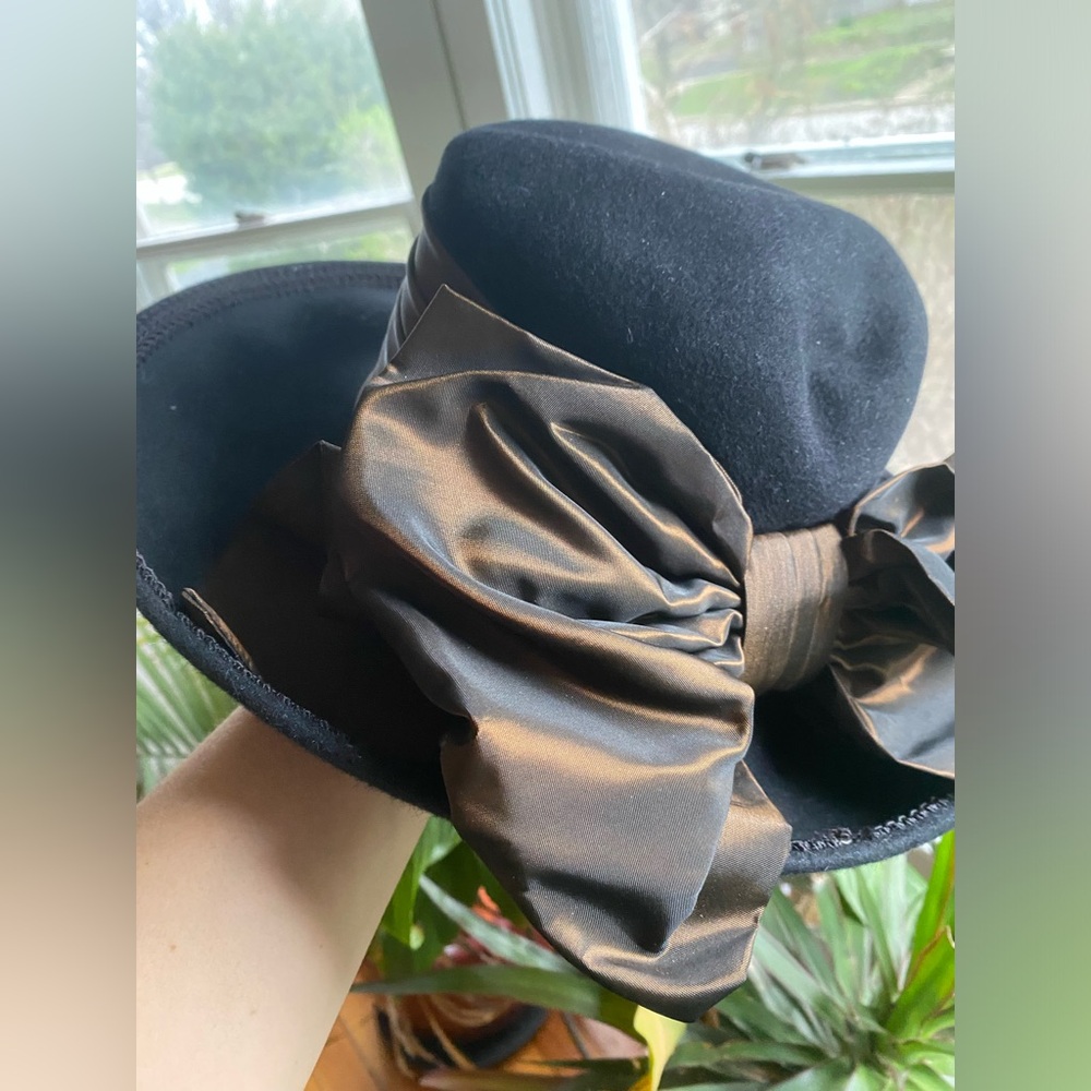 Vintage Eric Javits wool black hat with brown satin bowtie
